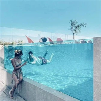 Прозрачный Небесный Бассейн